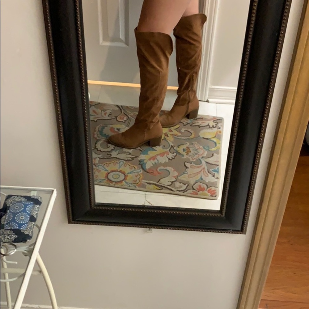 Boots - Picture 3 of 4